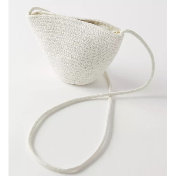 NWT Urban Outfitters Iris Woven Crossbody Bag - Picture 2 of 5